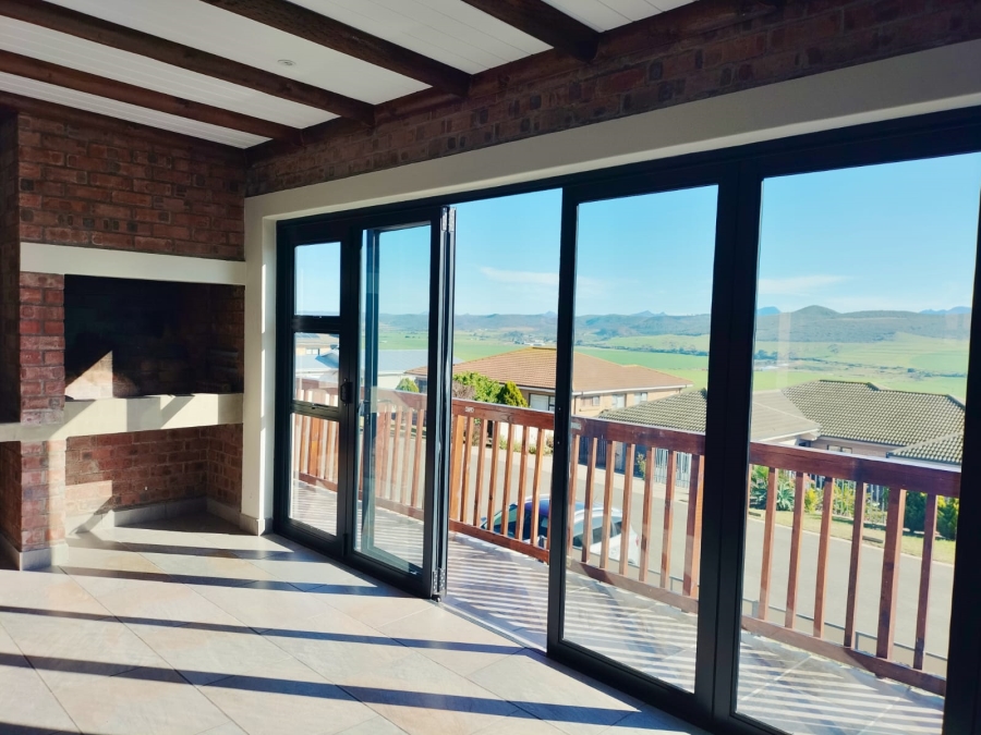 5 Bedroom Property for Sale in Reebok Western Cape